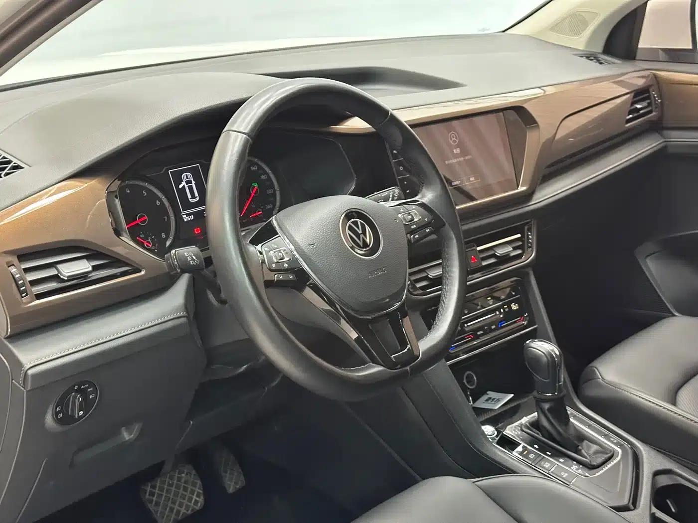 Tharu 2021 280TSI 2WD Luxury Edition PLUS — миниатюра 13