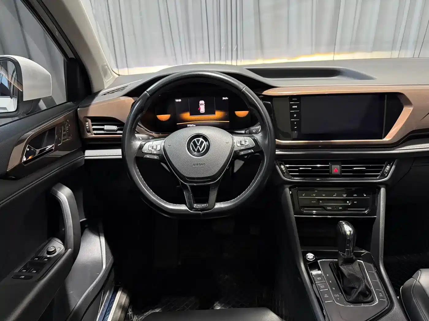 Tharu 2022 280TSI 2WD Luxury Edition — миниатюра 17