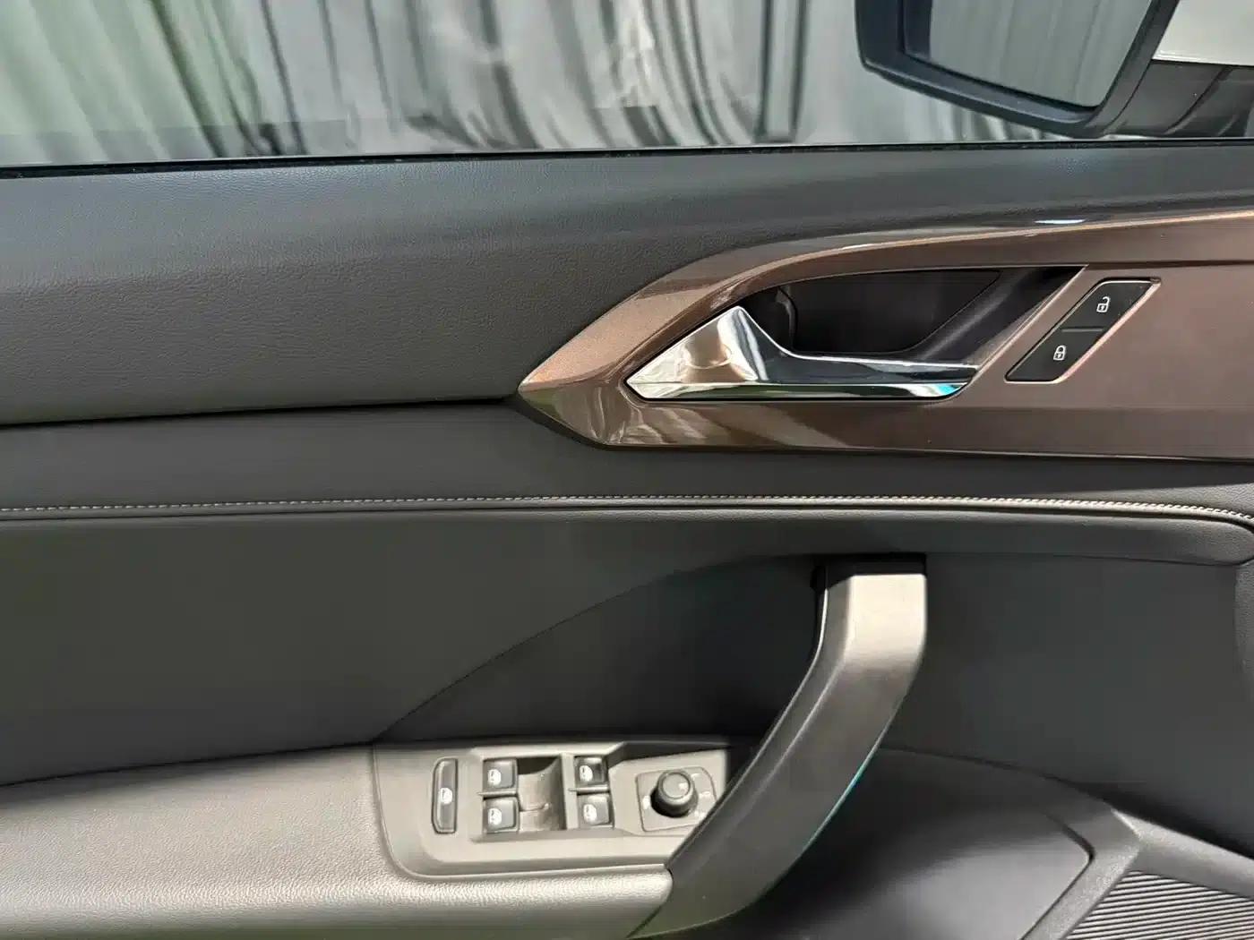 Tharu 2022 280TSI 2WD Luxury Edition — миниатюра 10