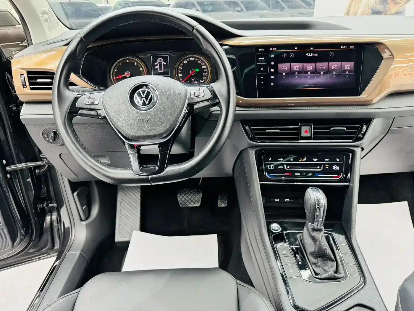 Tharu 2022 280TSI 2WD Luxury Edition — миниатюра 8
