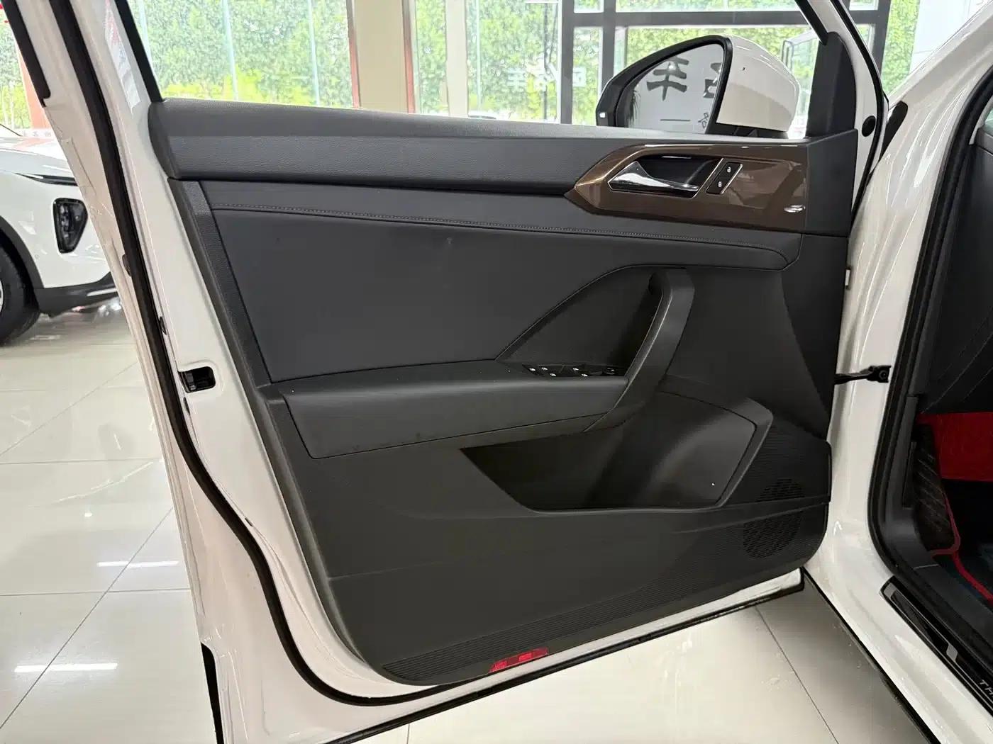 Tharu 2021 280TSI 2WD Luxury Edition — миниатюра 18