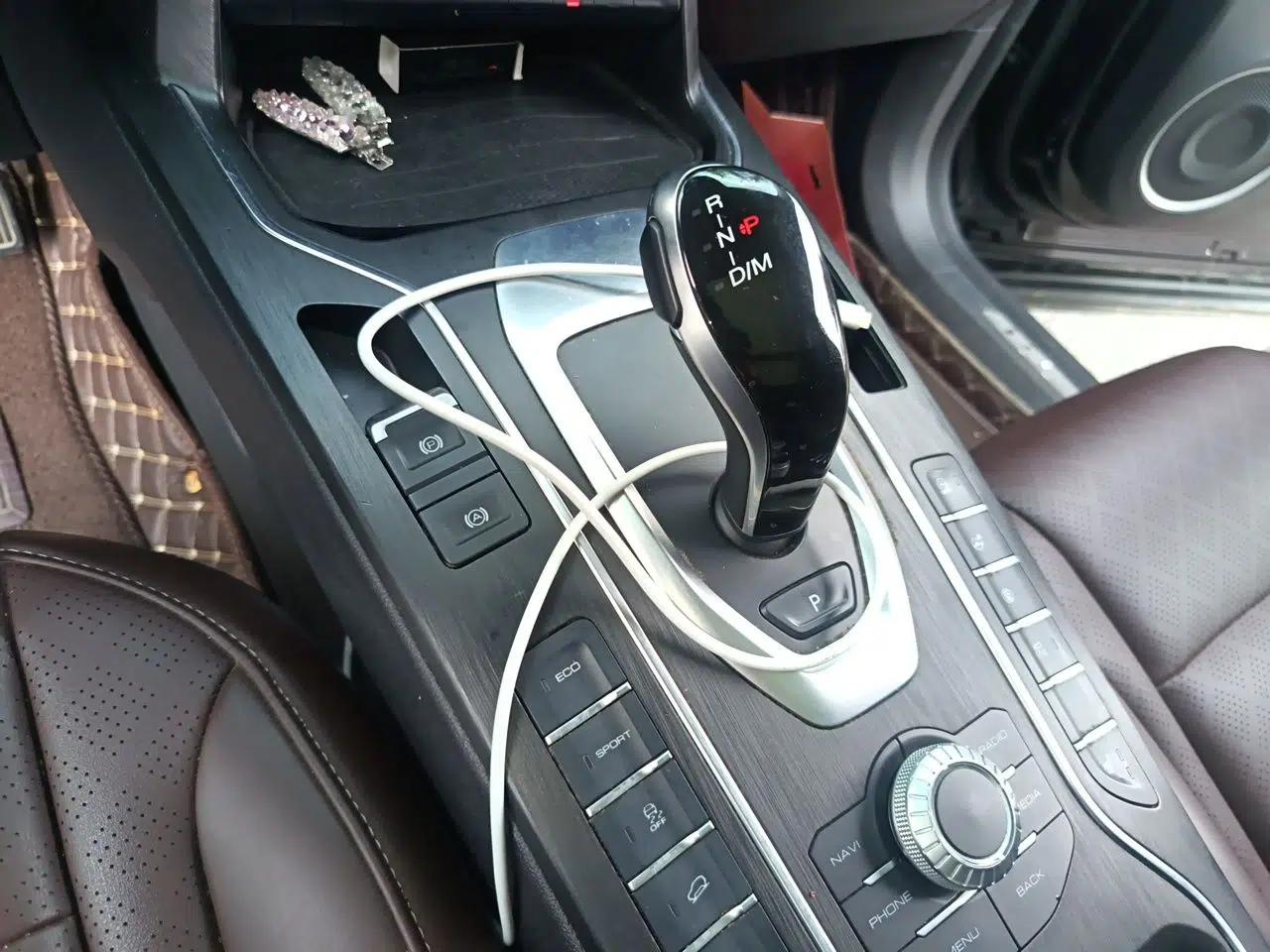 Wey VV6 2020 2.0T Two-Wheel Drive Smart Protection+ — миниатюра 14