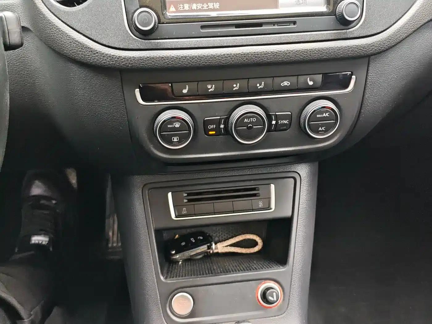 Tiguan 2015 1.8TSI Automatic 2WD Luxury — миниатюра 15