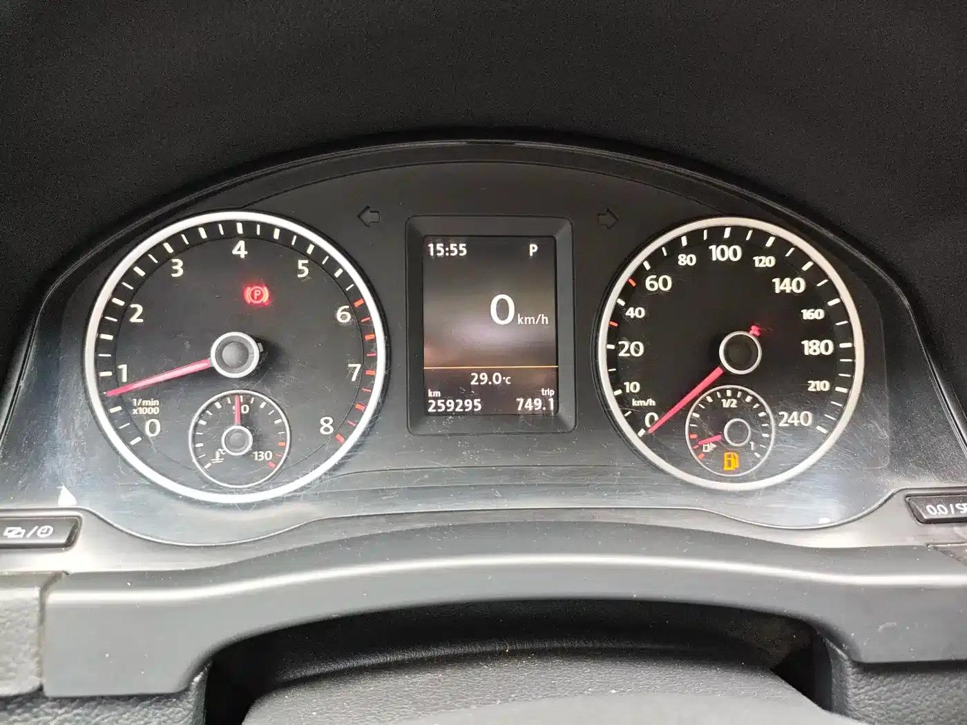 Tiguan 2015 1.8TSI Automatic 2WD Luxury — миниатюра 16