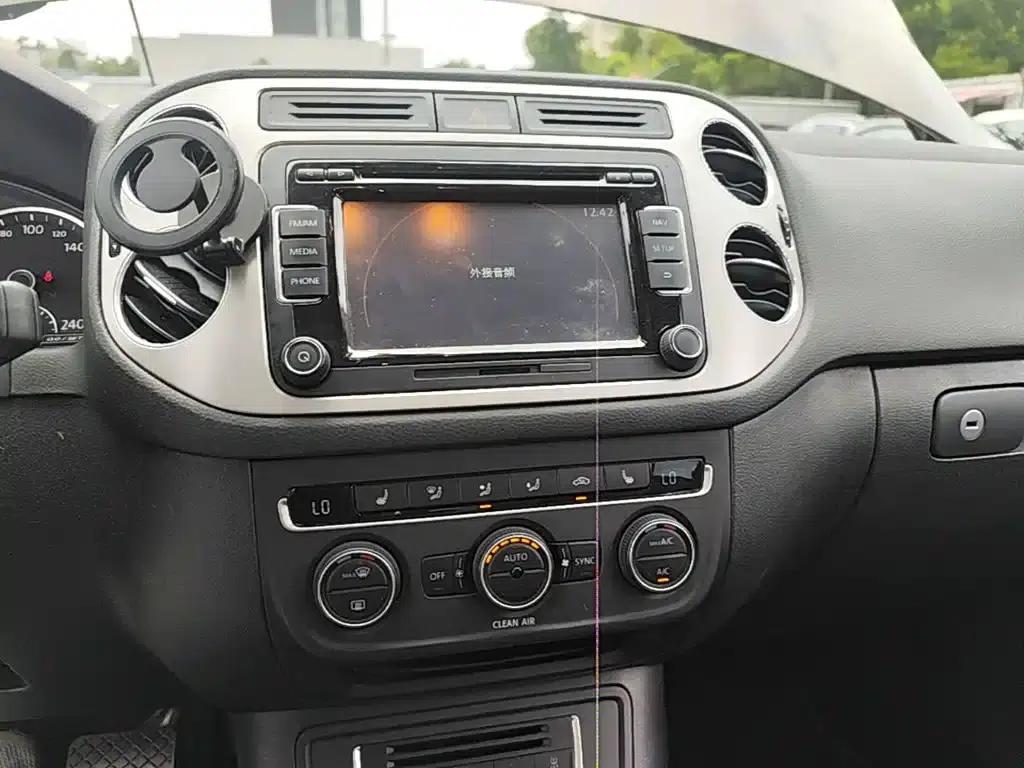 2016 Volkswagen Tiguan 300TSI Automatic 4WD Luxury Edition — миниатюра 13