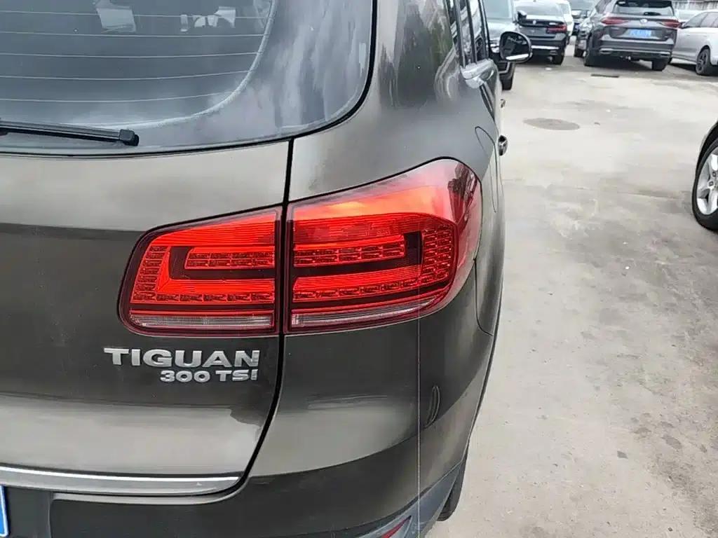 2016 Volkswagen Tiguan 300TSI Automatic 4WD Luxury Edition — миниатюра 8