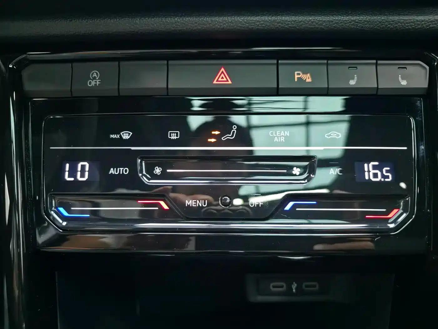 2021 T-ROC Facelift 280TSI DSG AWD Luxury Intelligent Edition — миниатюра 23