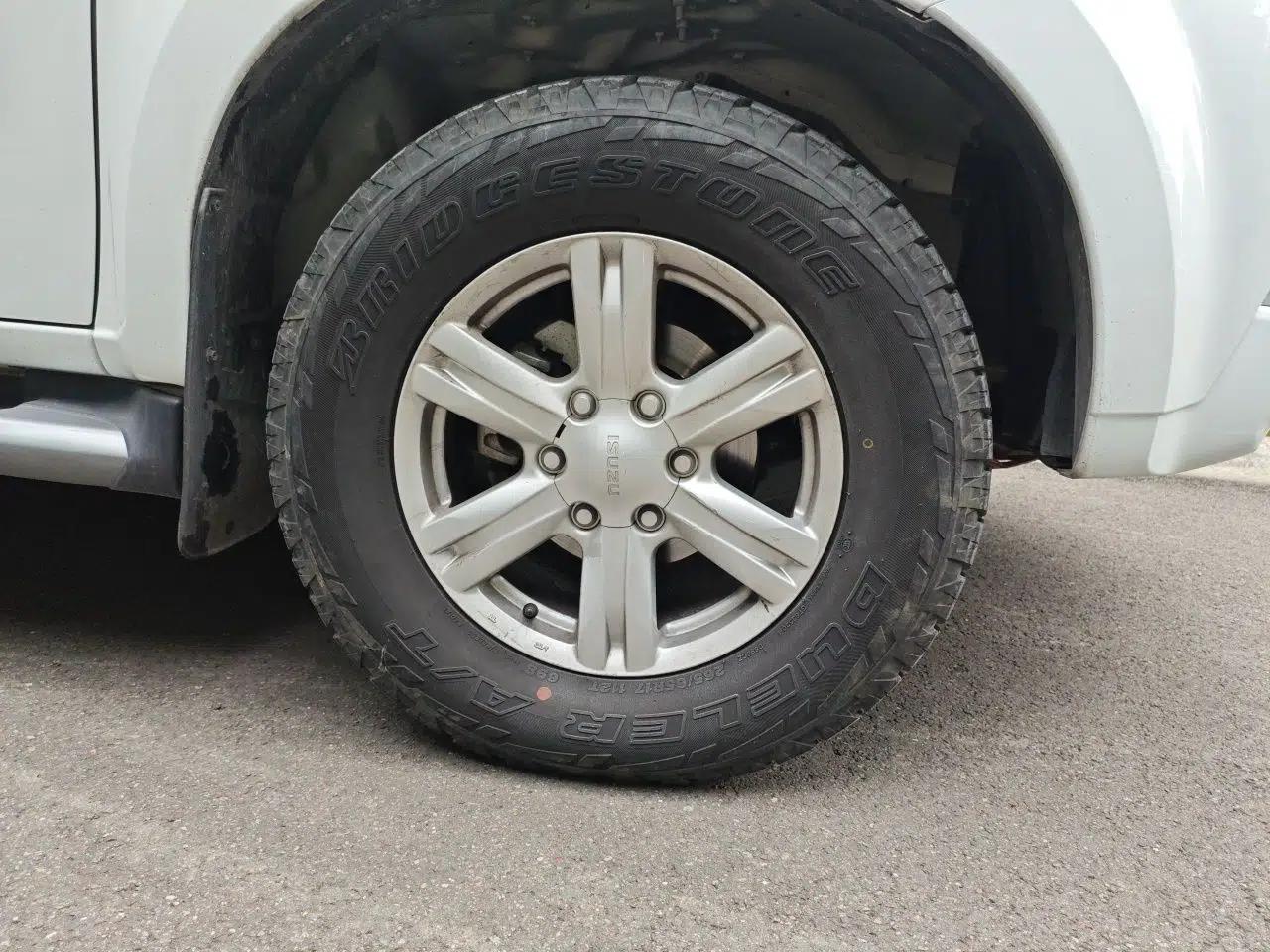 Isuzu mu-X 2018 3.0T Diesel Automatic 4x4 X-POWER Edition 5 Seats — миниатюра 8