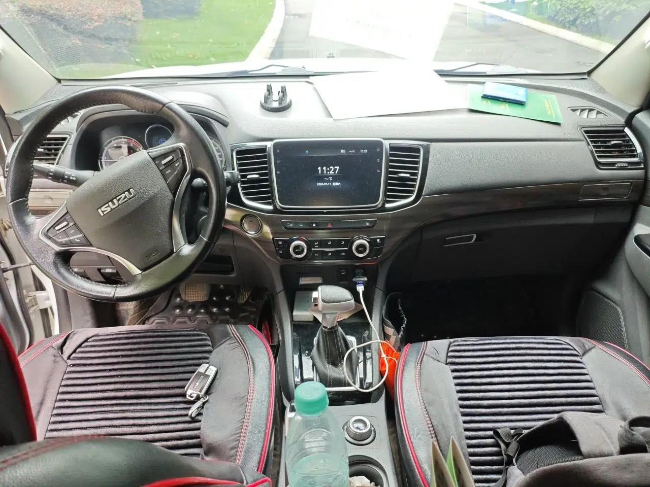Isuzu mu-X 2018 3.0T Diesel Automatic 4x4 X-POWER Edition 5 Seats — миниатюра 9