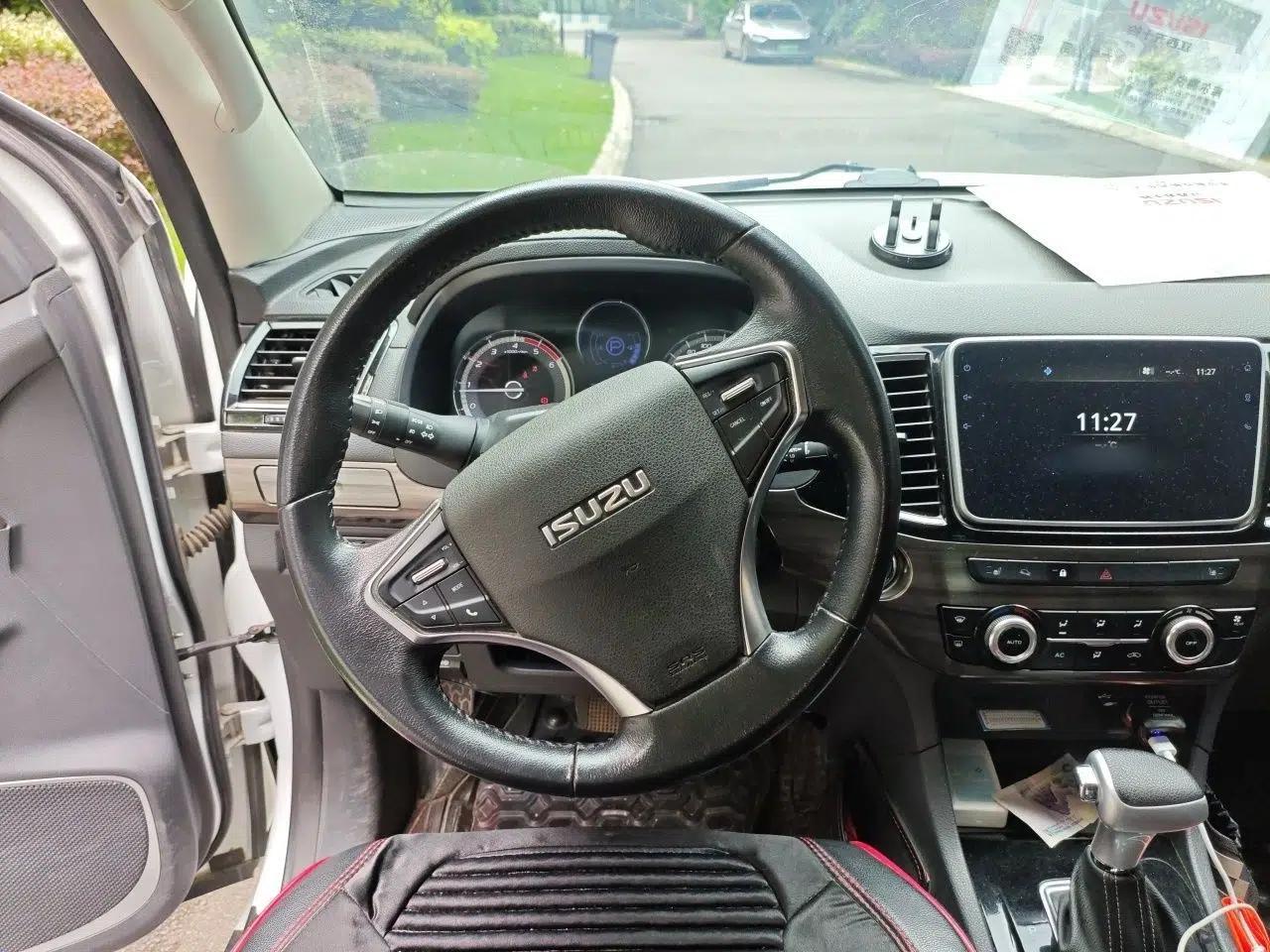 Isuzu mu-X 2018 3.0T Diesel Automatic 4x4 X-POWER Edition 5 Seats — миниатюра 10