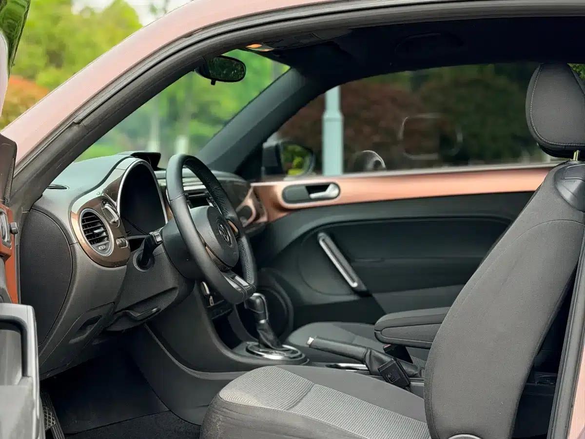 2014 Volkswagen Beetle 1.4TSI Fashion Edition — миниатюра 17