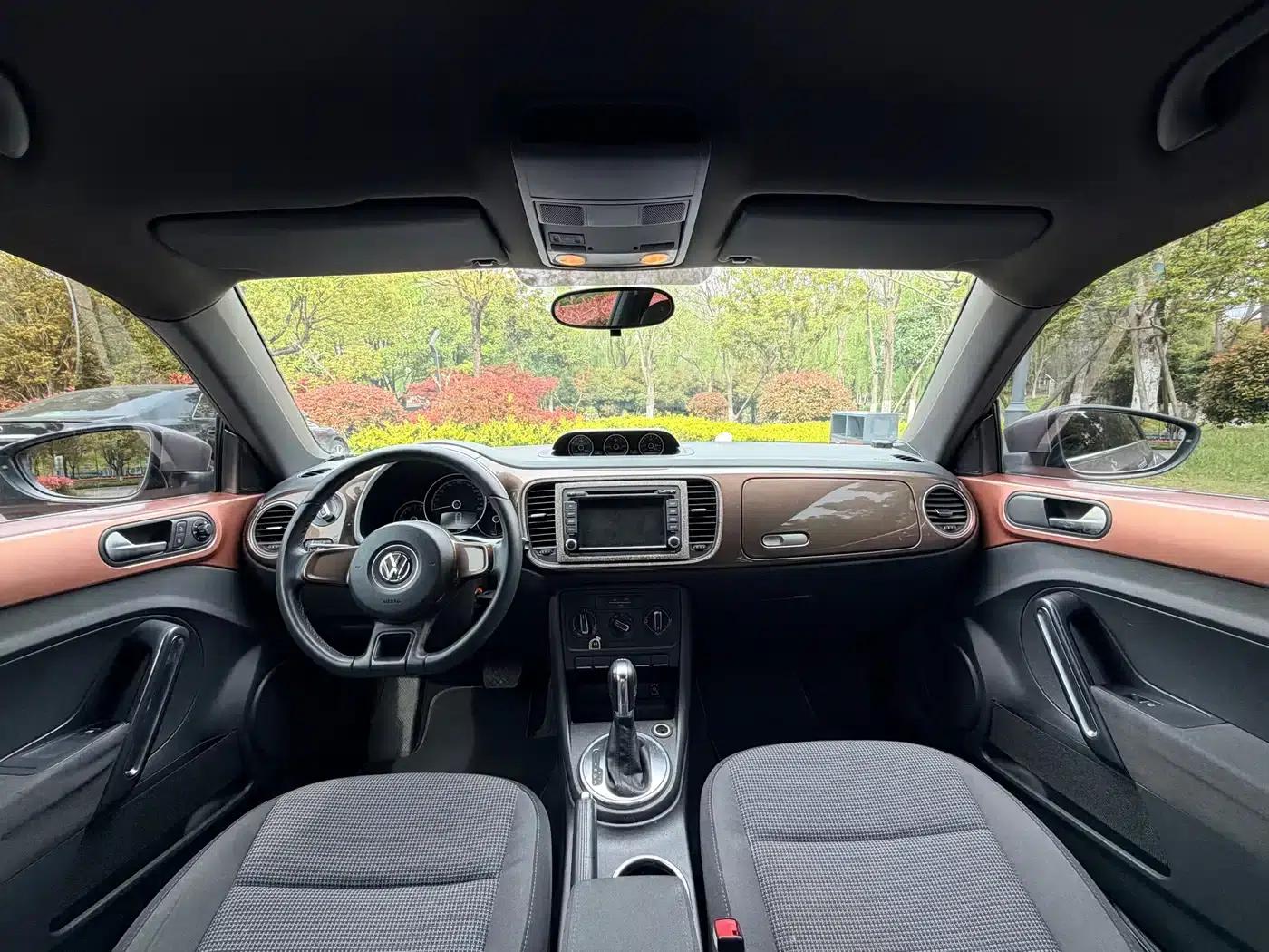 2014 Volkswagen Beetle 1.4TSI Fashion Edition — миниатюра 18