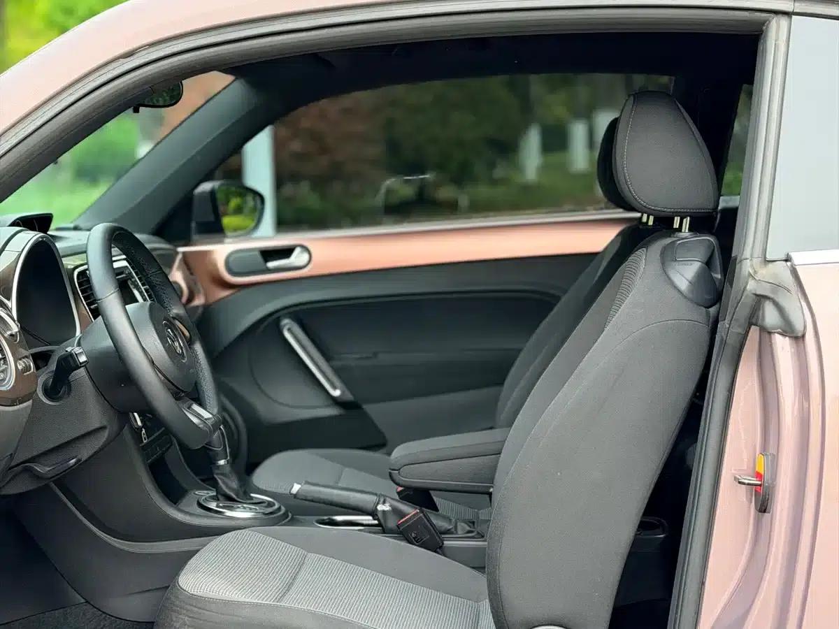 2014 Volkswagen Beetle 1.4TSI Fashion Edition — миниатюра 19