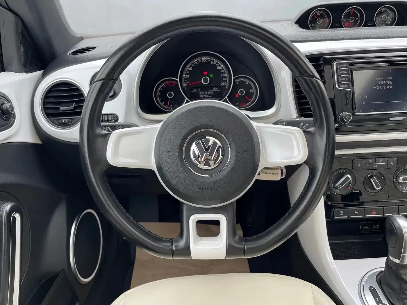 2018 Volkswagen Beetle 180TSI Charming Red Edition — миниатюра 17