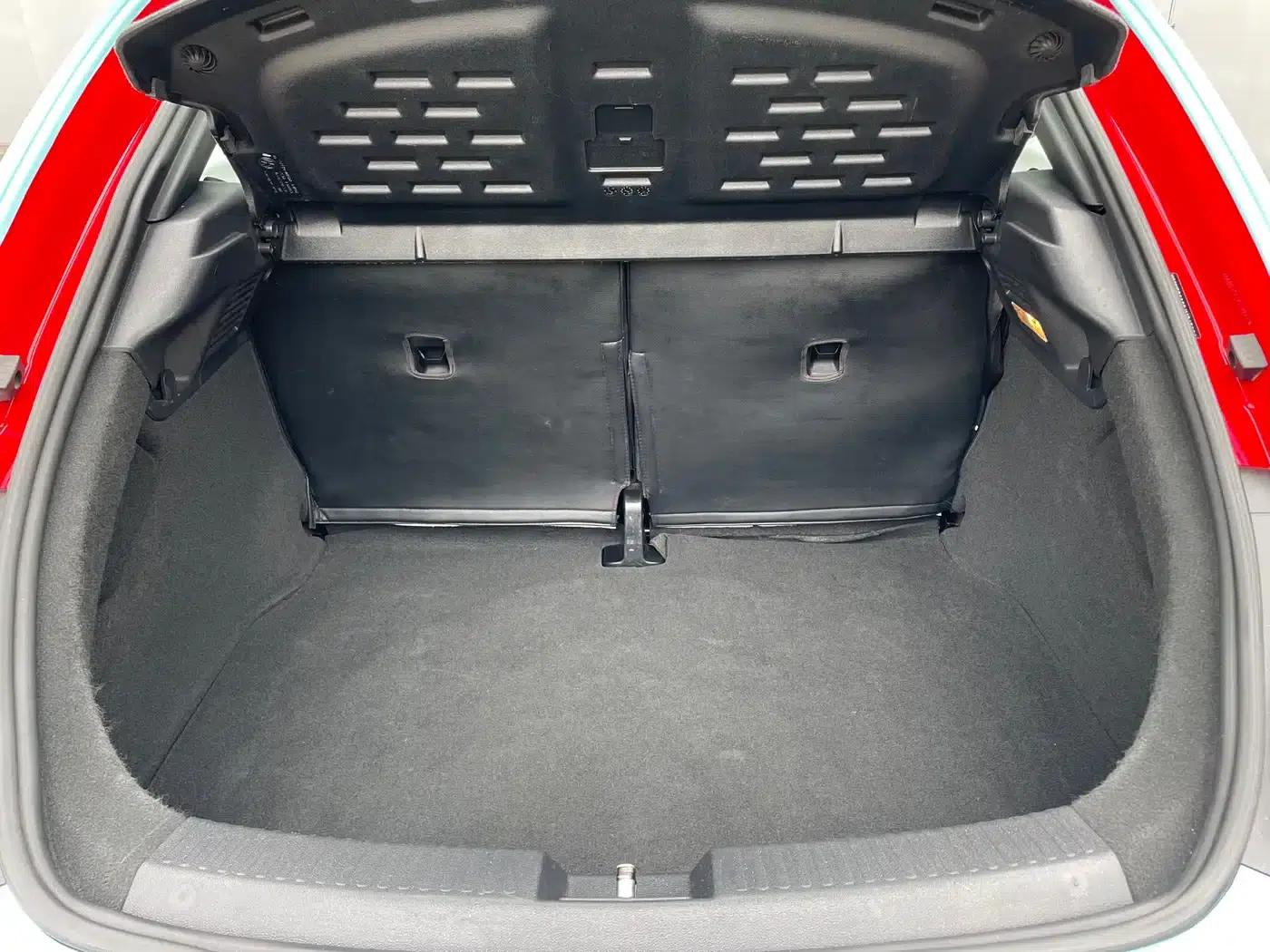 2018 Volkswagen Beetle 180TSI Charming Red Edition — миниатюра 25