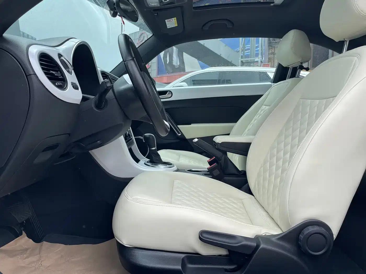 2018 Volkswagen Beetle 180TSI Charming Red Edition — миниатюра 4