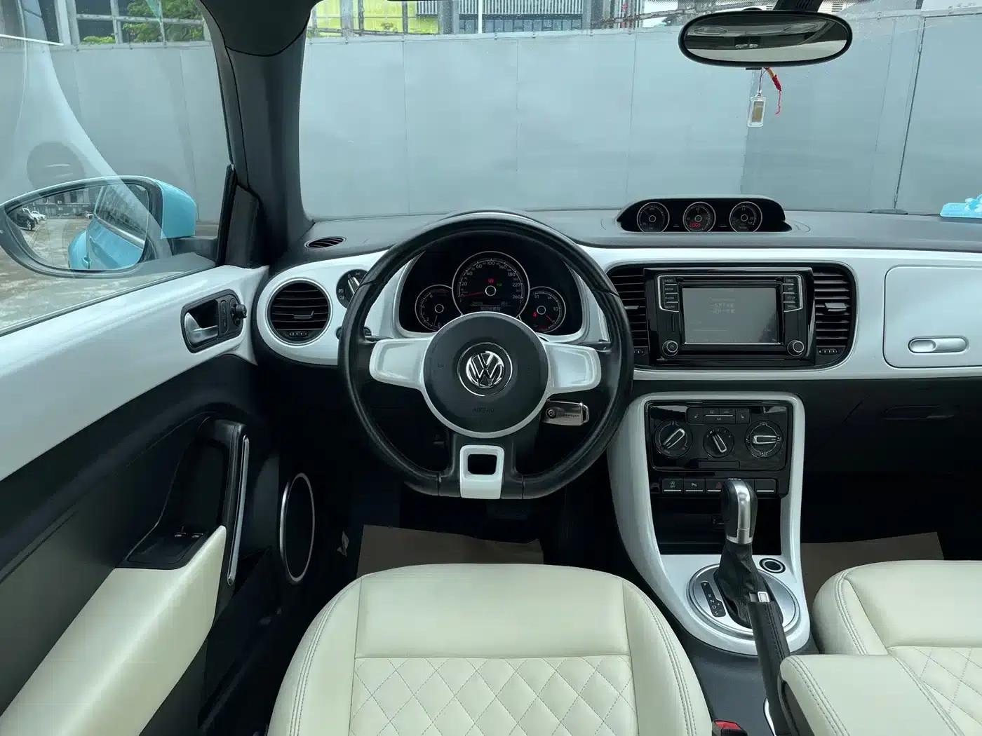 2018 Volkswagen Beetle 180TSI Charming Red Edition — миниатюра 5