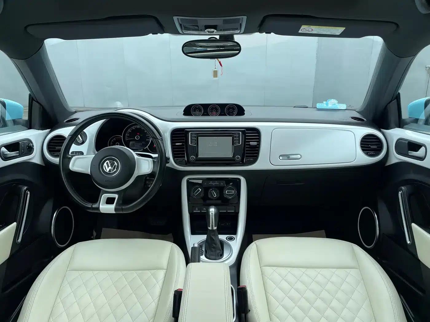 2018 Volkswagen Beetle 180TSI Charming Red Edition — миниатюра 6