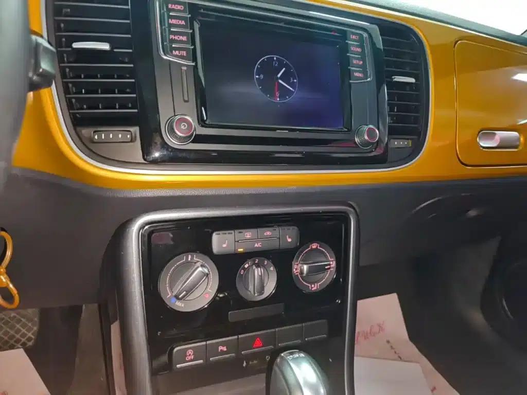 2017 Volkswagen Beetle 180TSI Dune Edition — миниатюра 13