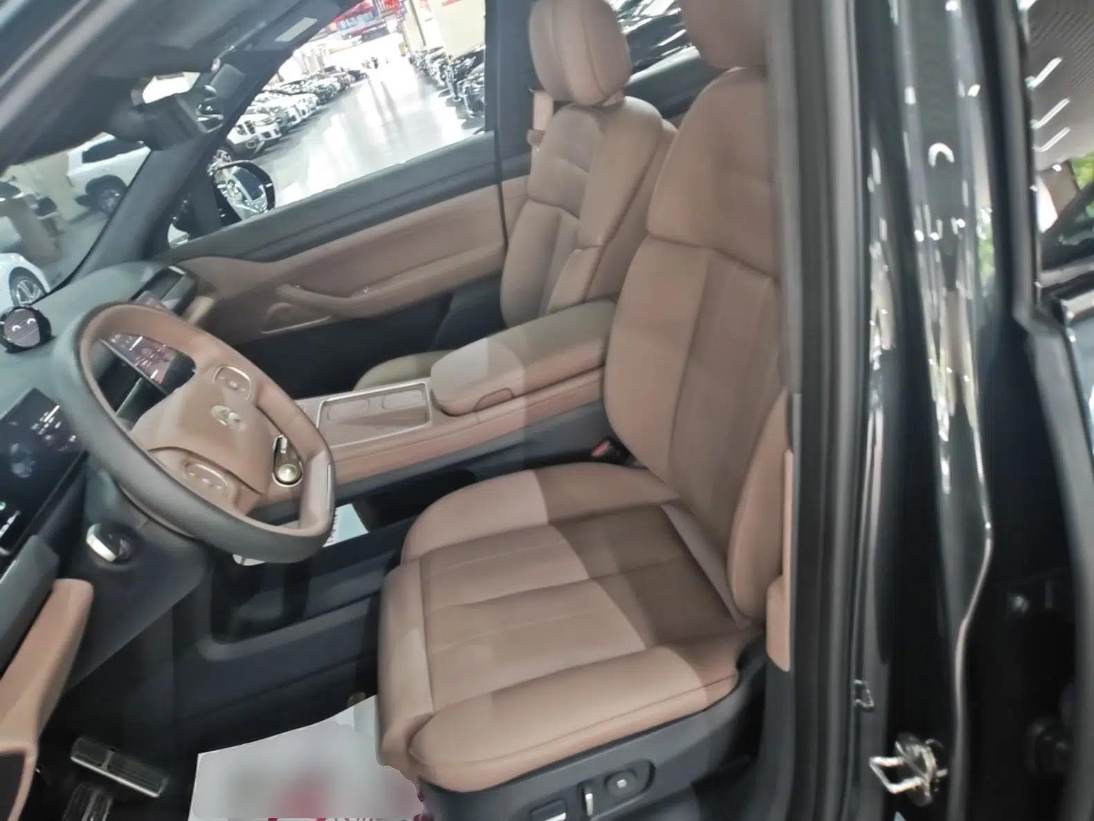 Nio ES8 2023 75 kWh Executive Edition — миниатюра 17