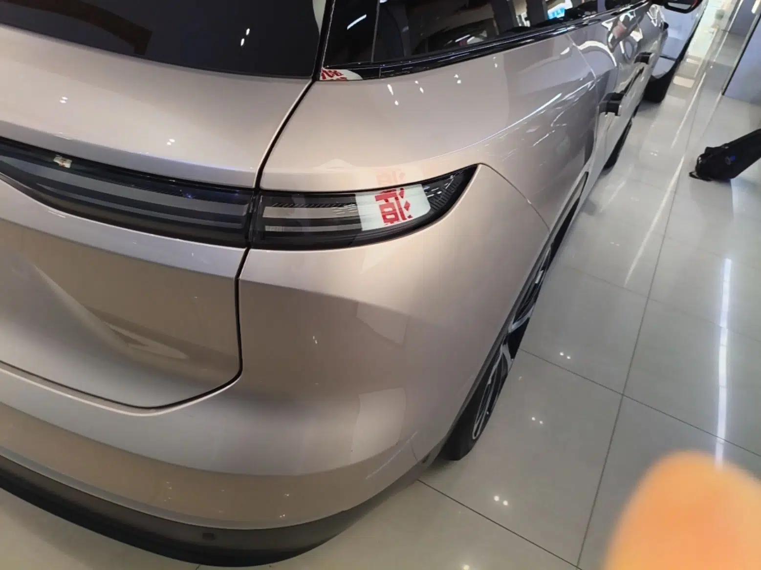 Nio ES8 2023 100kWh Signature Edition — миниатюра 9