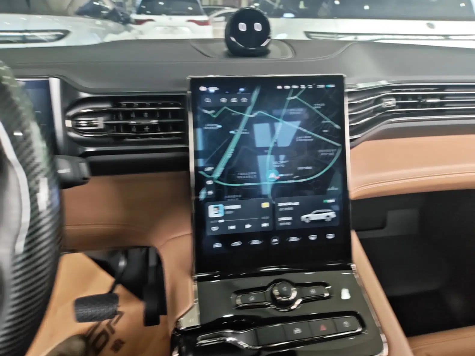Nio ES8 2020 580 km Range Six-Seater Version — миниатюра 15