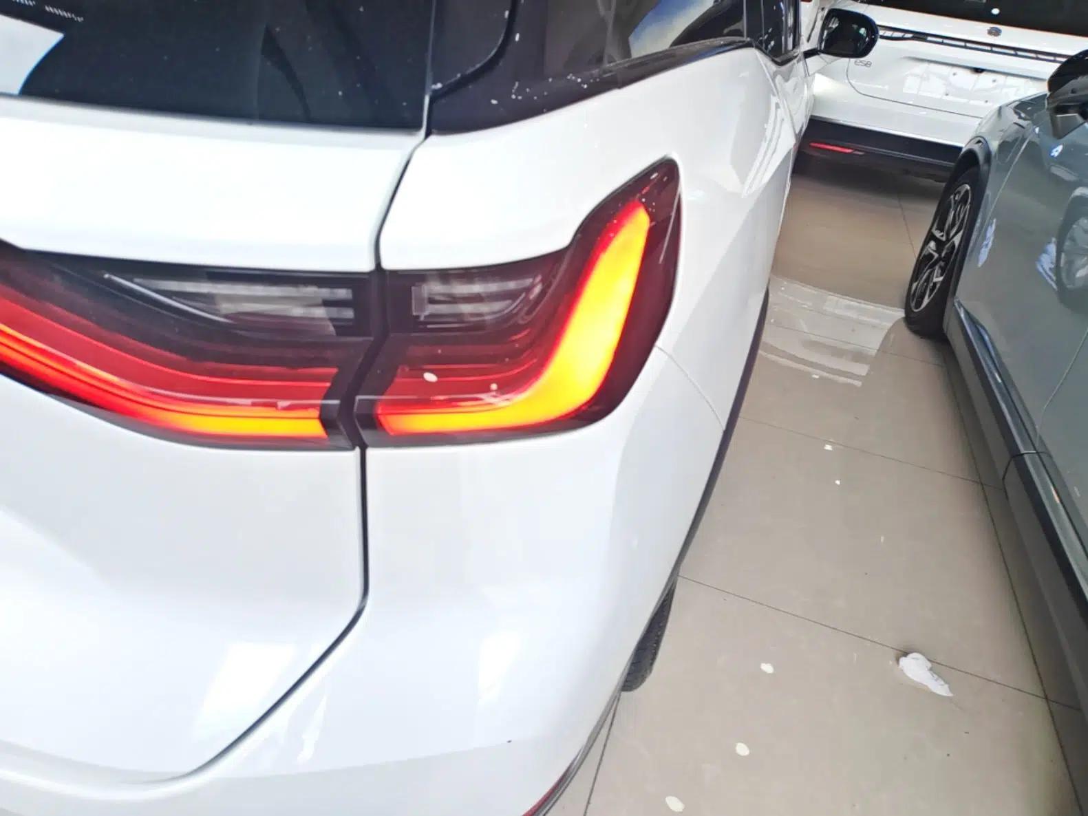 Nio ES8 2020 580 km Range Six-Seater Version — миниатюра 9