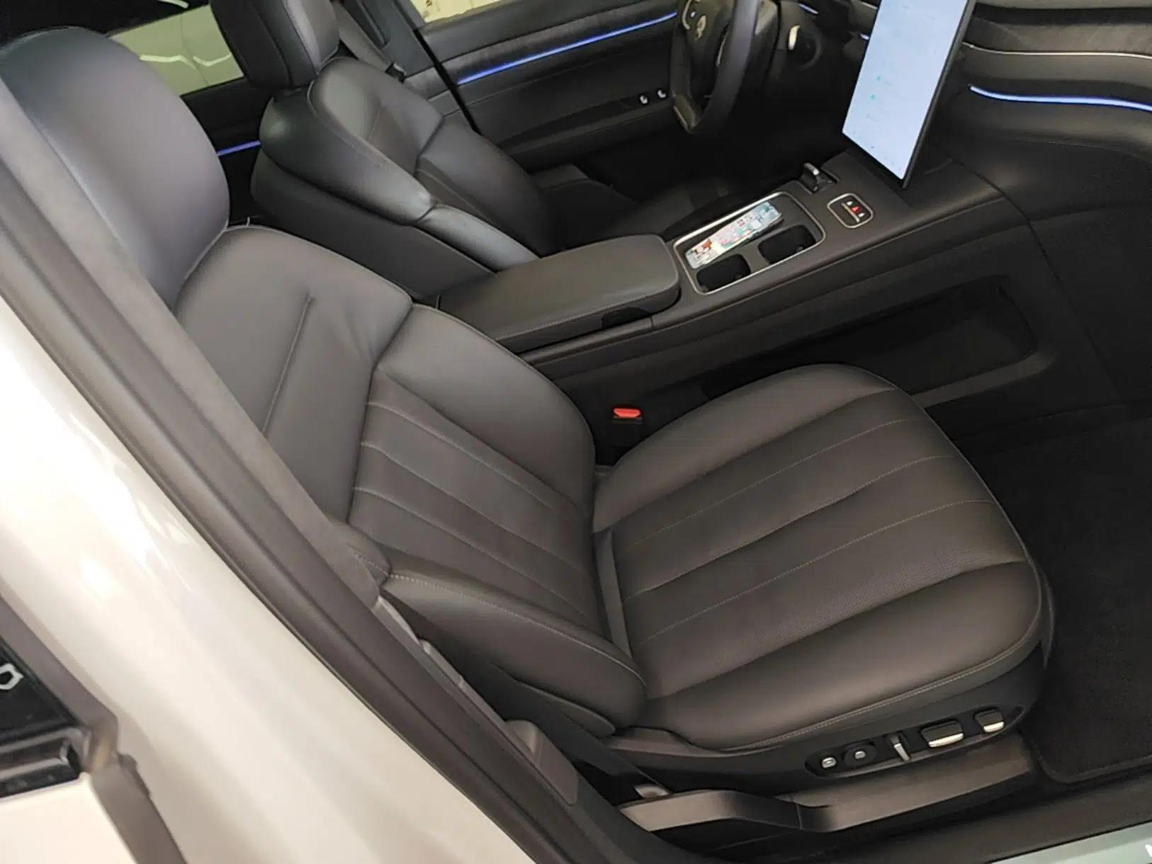 Nio ES8 2023 75 kWh Executive Edition — миниатюра 19