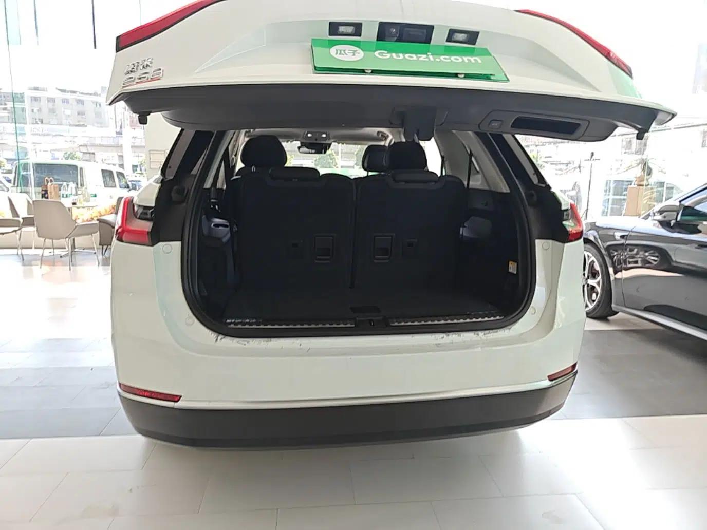Nio ES8 2020 415 km Range 6-Seater Version — миниатюра 30