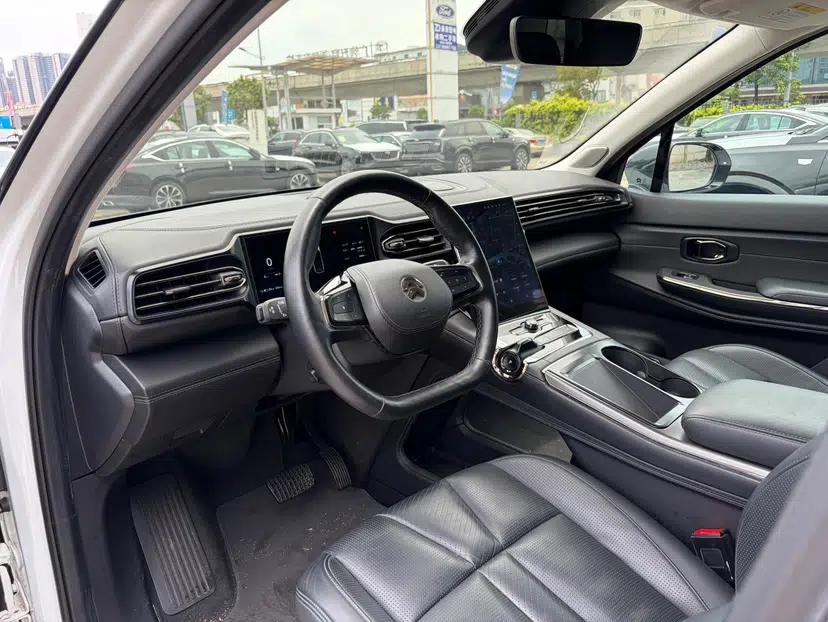 Nio ES8 2020 415 km Range 6-Seater Version — миниатюра 35