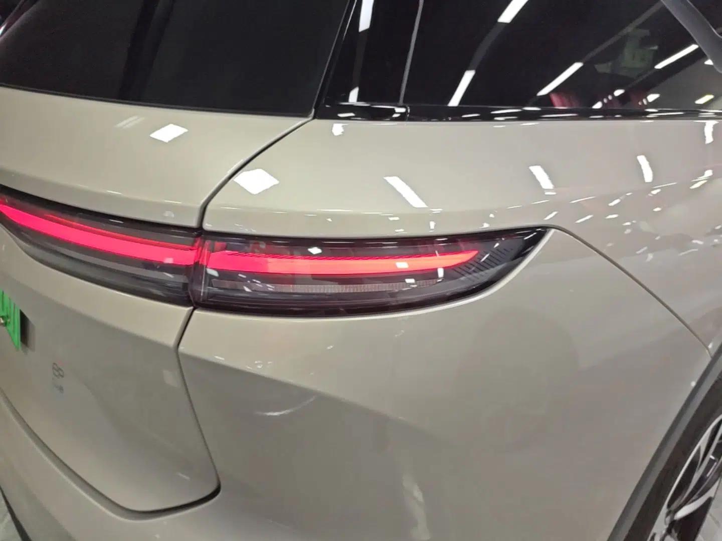 Nio ES8 2023 100kWh Signature Edition — миниатюра 9