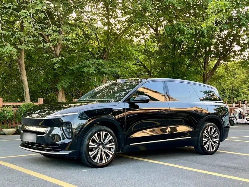 Nio ES8 2023 75 kWh Executive Edition — миниатюра 1