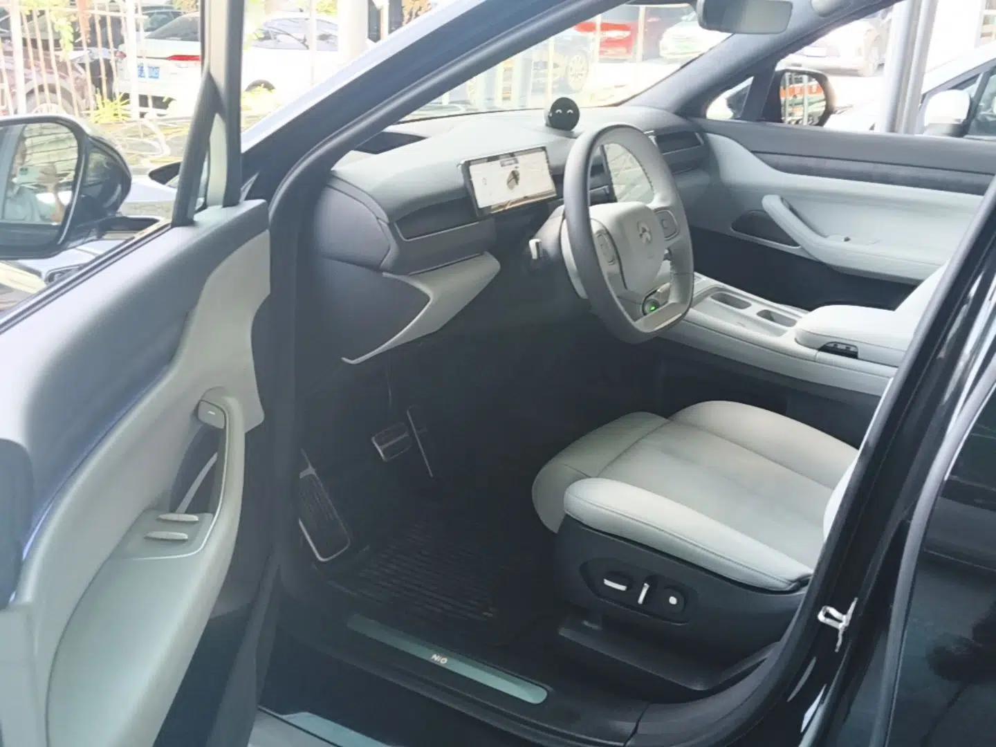 Nio ES8 2023 75 kWh Executive Edition — миниатюра 25