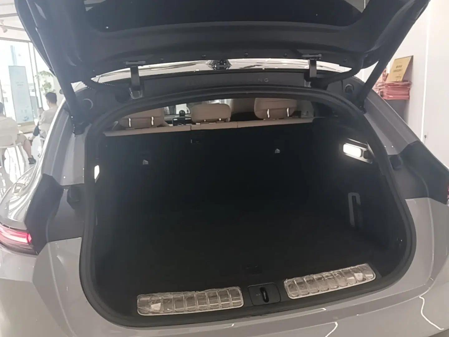 Nio ET5T 2024 75kWh Touring — миниатюра 27