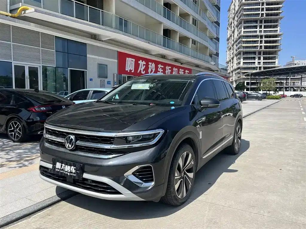 2023 Range Rover 380TSI AWD Luxury Pro — миниатюра 1