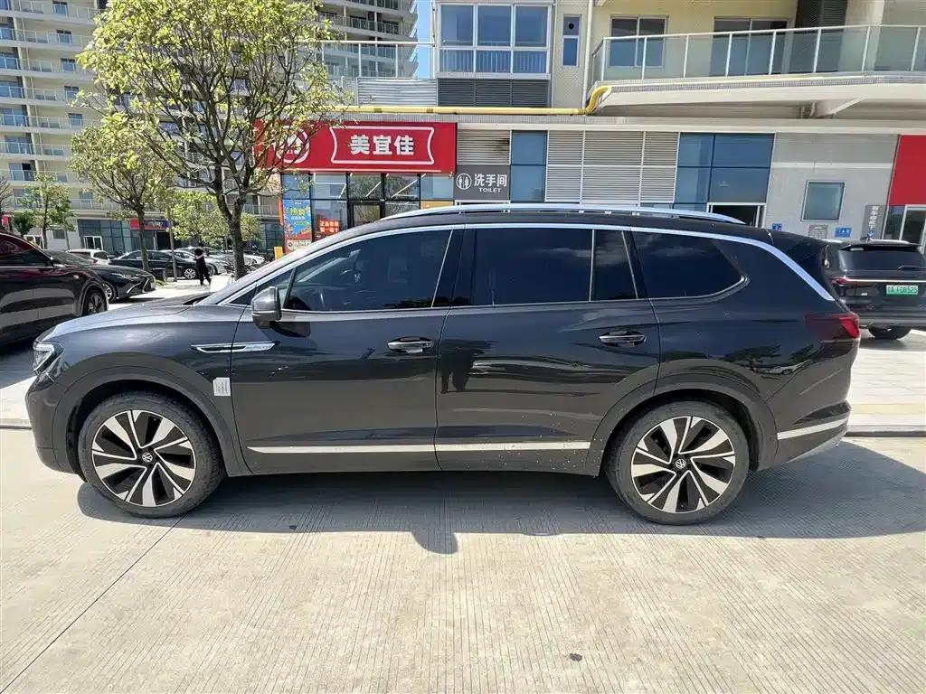 2023 Range Rover 380TSI AWD Luxury Pro — миниатюра 3
