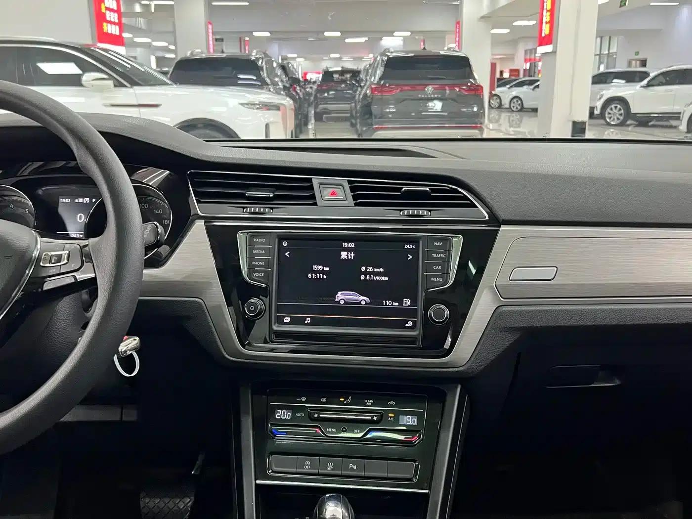 2018 Touran L 280TSI DSG Comfort Edition 7-seater (National V Emission Standard) — миниатюра 11