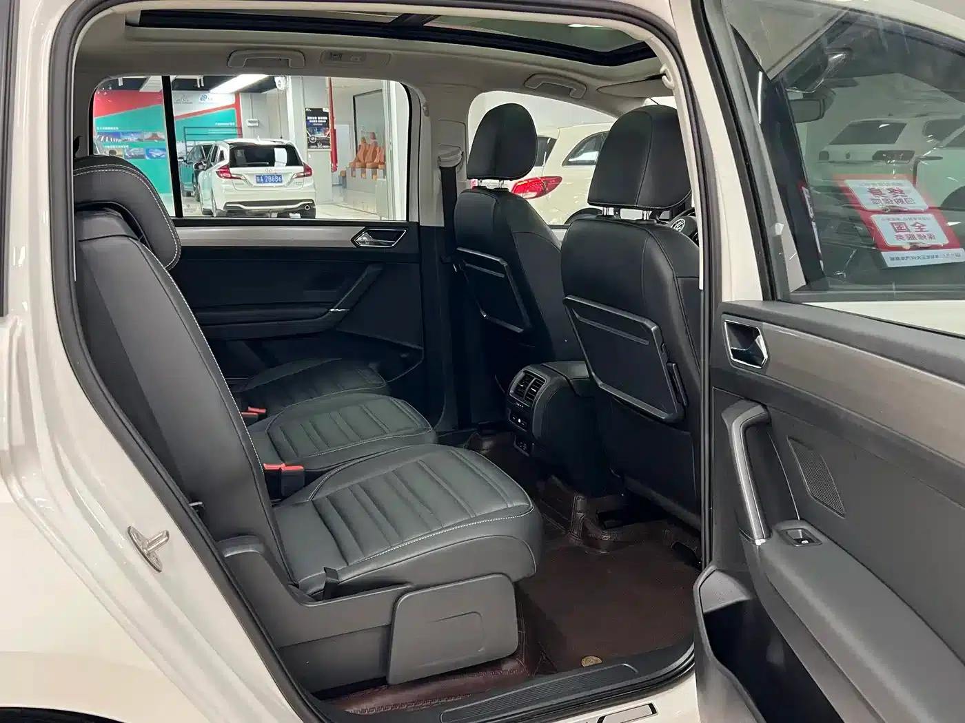 2018 Touran L 280TSI DSG Comfort Edition 7-seater (National V Emission Standard) — миниатюра 12