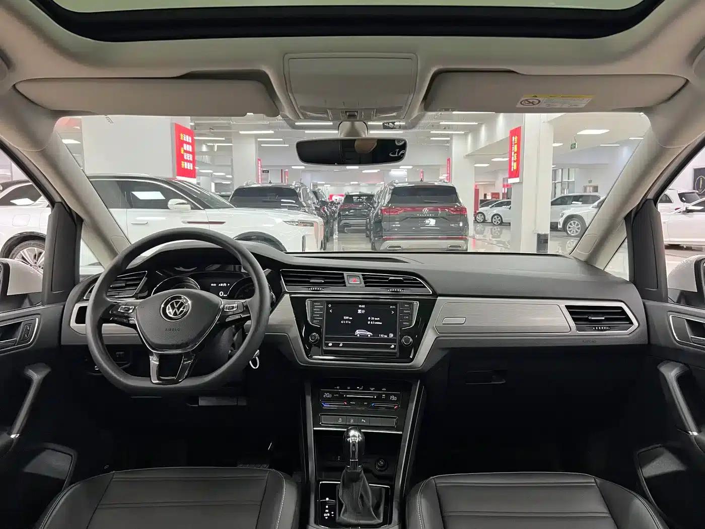 2018 Touran L 280TSI DSG Comfort Edition 7-seater (National V Emission Standard) — миниатюра 5