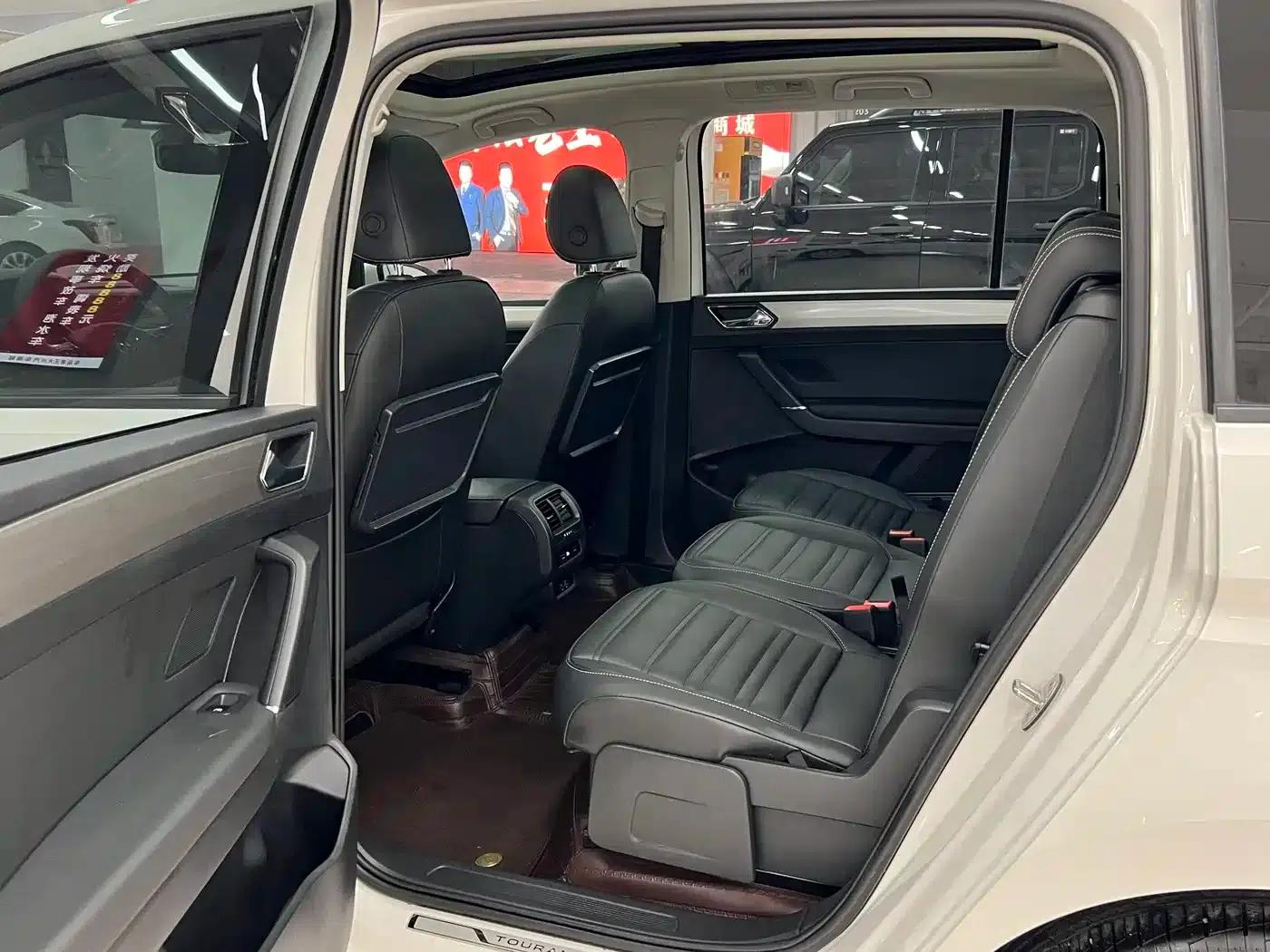 2018 Touran L 280TSI DSG Comfort Edition 7-seater (National V Emission Standard) — миниатюра 6