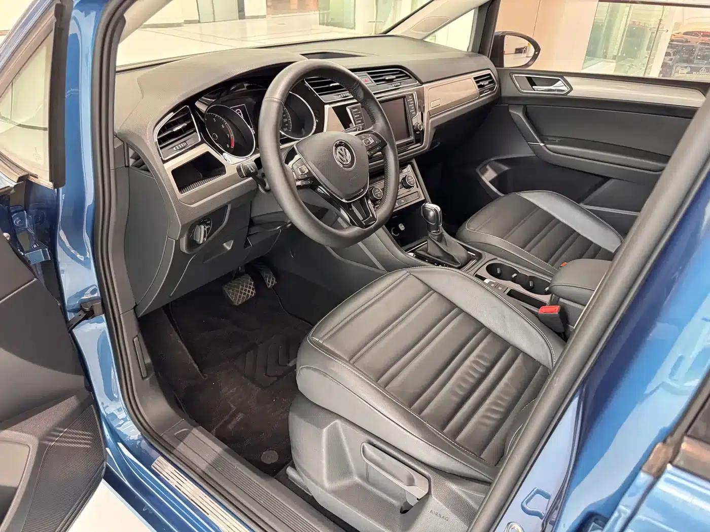 2018 Touran L 280TSI DSG Comfort Edition 7-seater — миниатюра 4