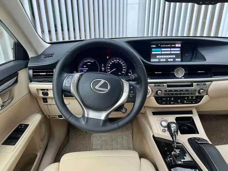 Lexus ES 2013 300h Elite Edition — миниатюра 9