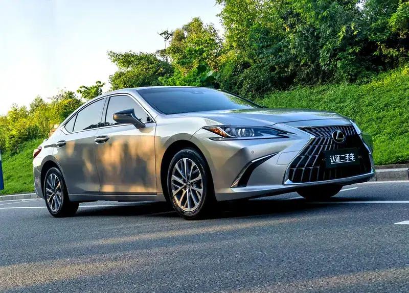 Lexus ES 2022 300h Premium Edition — миниатюра 3