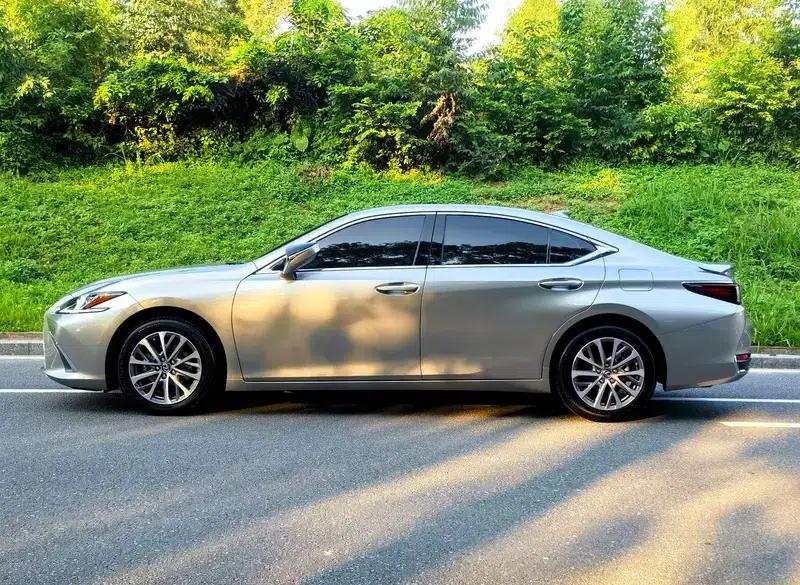 Lexus ES 2022 300h Premium Edition — миниатюра 4