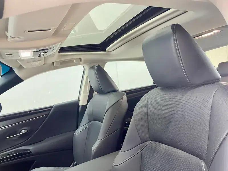 Lexus ES 2021 300h Premium Edition — миниатюра 18
