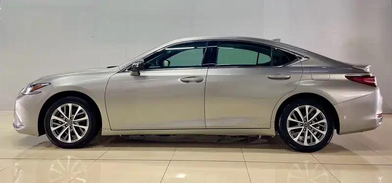 Lexus ES 2021 300h Premium Edition — миниатюра 4