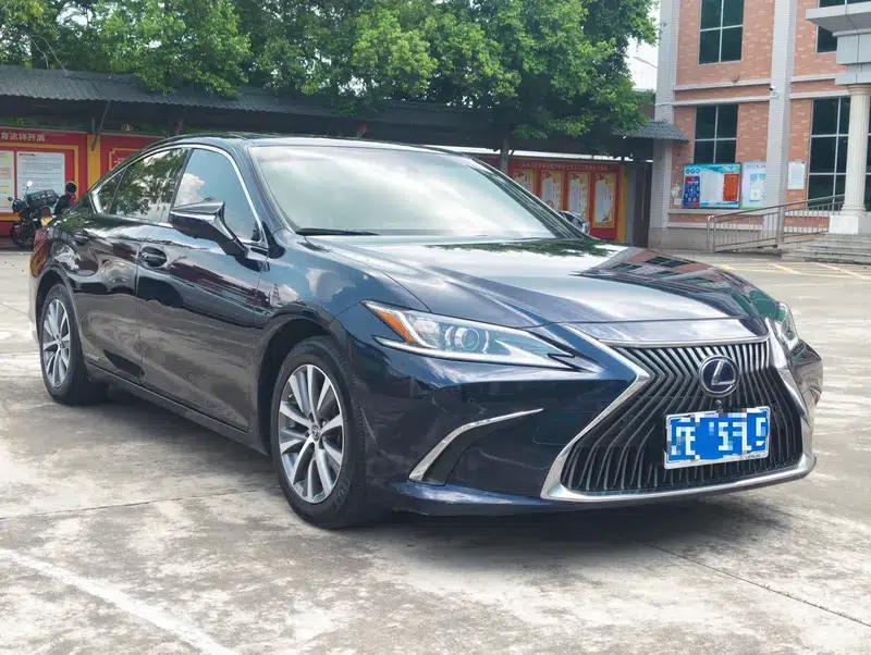 Lexus ES 2018 300h Premium Edition (China V emission standard) — миниатюра 3