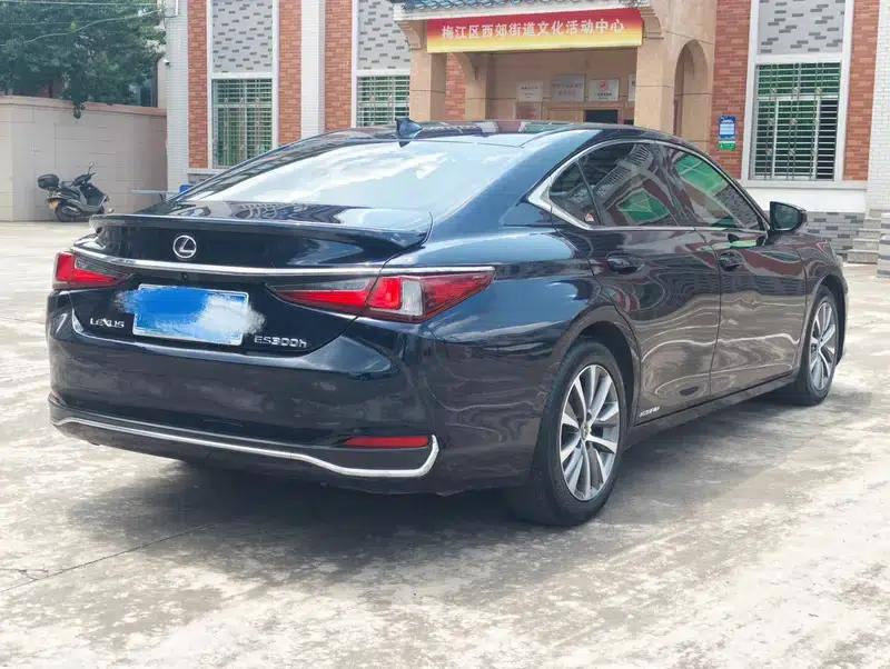 Lexus ES 2018 300h Premium Edition (China V emission standard) — миниатюра 6