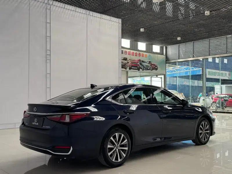Lexus ES 2021 300h Premium Edition — миниатюра 4