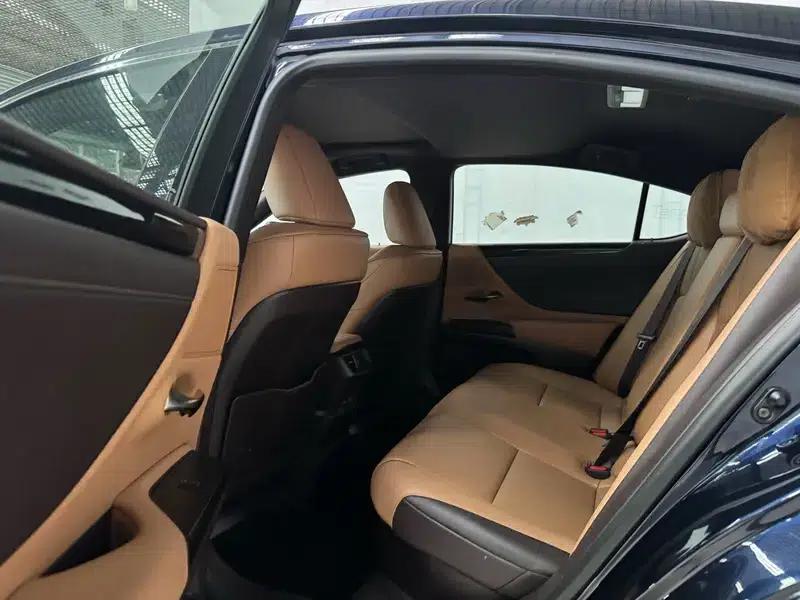 Lexus ES 2021 300h Premium Edition — миниатюра 9